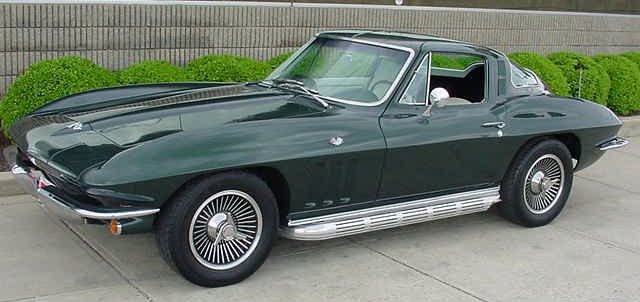 The 1964 Corvette Stingray coupe lost it's split window, as well as the trim 