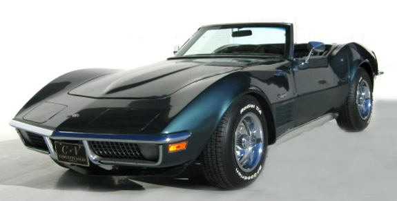 The 1970 Chevrolet Corvette replaced the 4 side gills with an eggcrate 